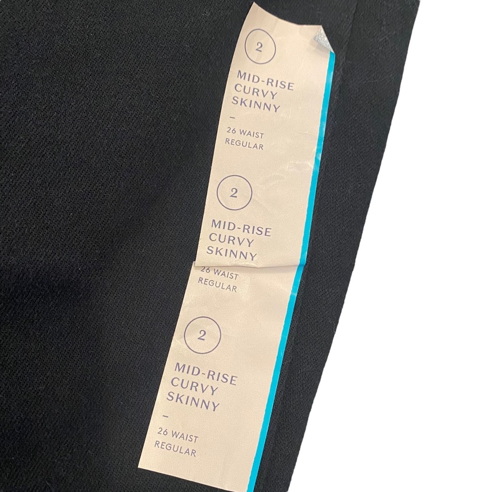 Universal Thread NWT Mid-Rise Curvy Skinny No Fade Black Jeans 2 | 26 Waist - Picture 9 of 12